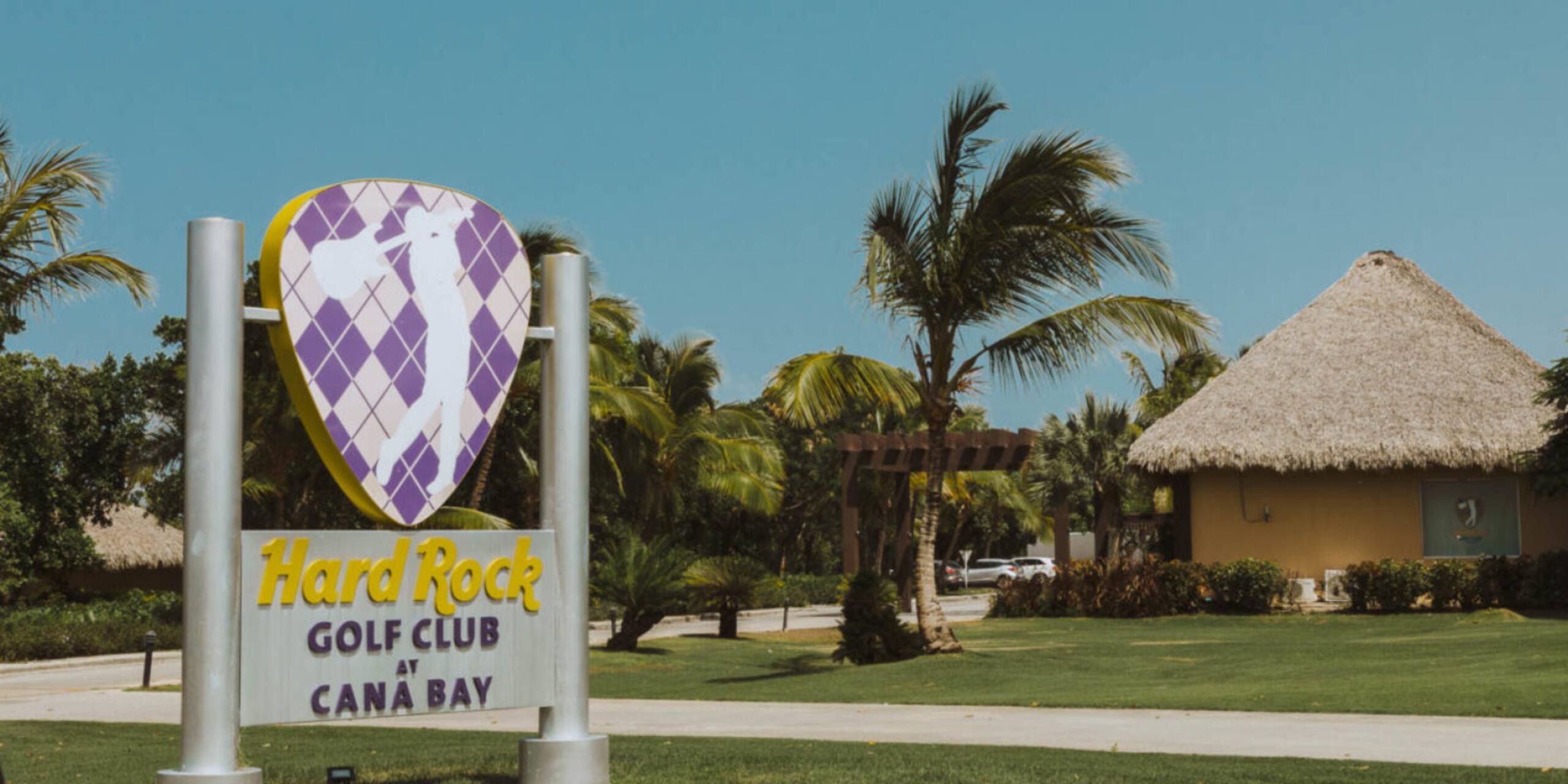 Letrero de entrada del Hard Rock Golf Club at Cana Bay